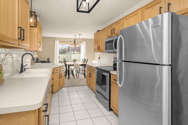 7050 49th Street N, Oakdale, MN 55128