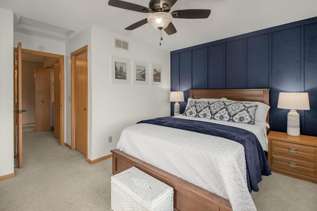 7050 49th Street N, Oakdale, MN 55128