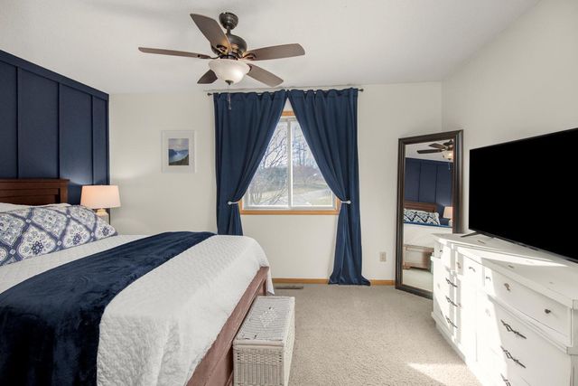 7050 49th Street N, Oakdale, MN 55128