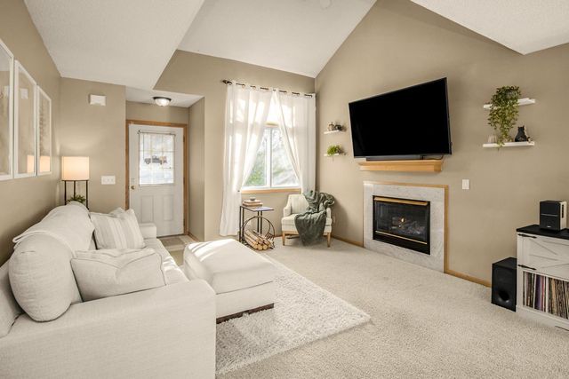 7050 49th Street N, Oakdale, MN 55128