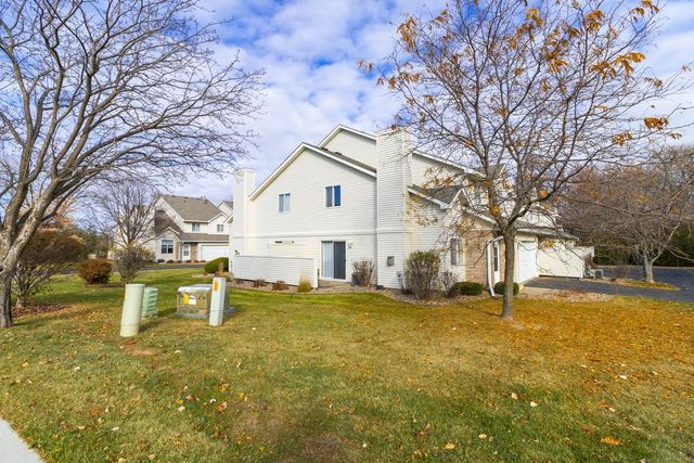 7050 49th Street N, Oakdale, MN 55128