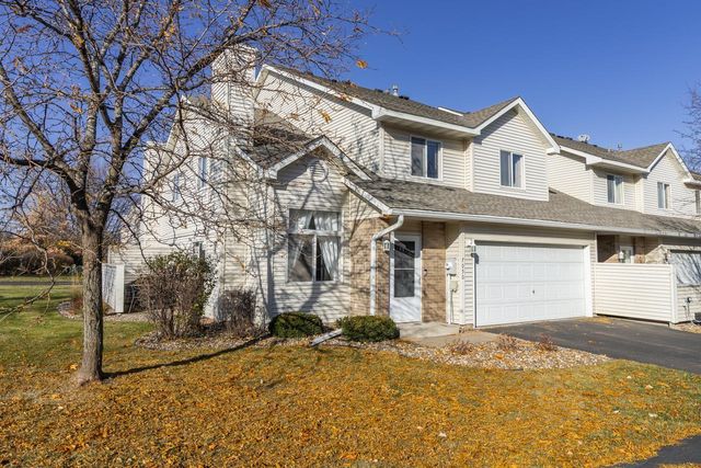 7050 49th Street N, Oakdale, MN 55128