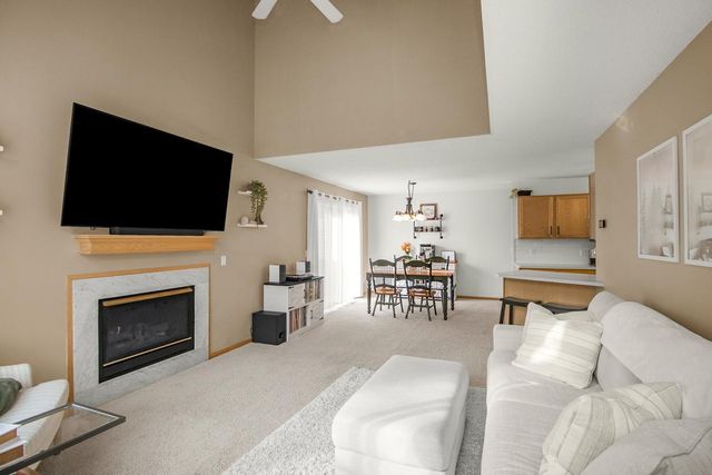 7050 49th Street N, Oakdale, MN 55128