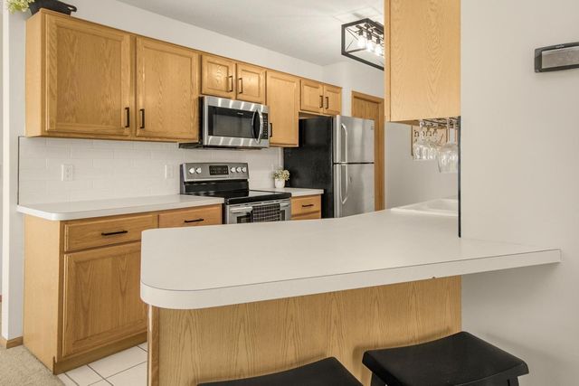 7050 49th Street N, Oakdale, MN 55128