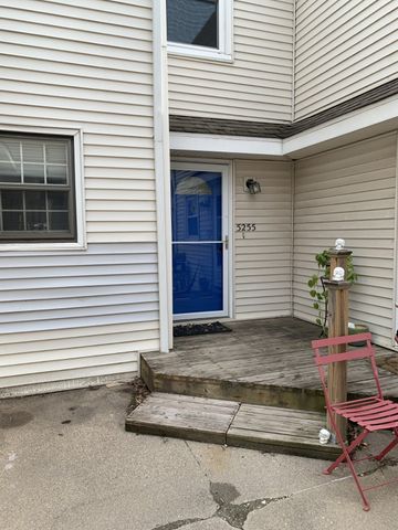 5255 Dakota Drive, West Des Moines, IA 50265