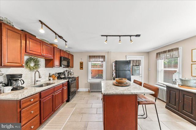 407 WALNUT ST, Parkesburg, PA 19365
