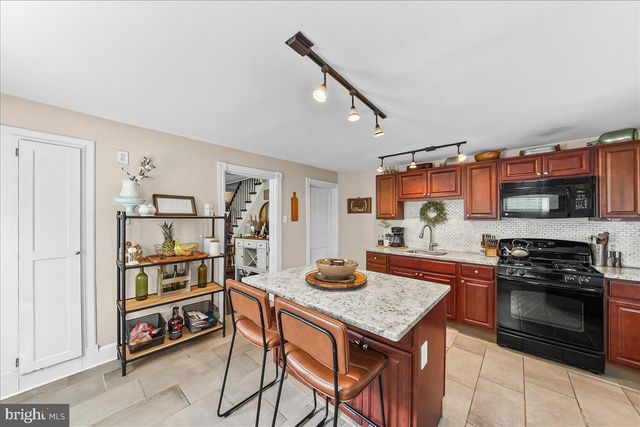 407 WALNUT ST, Parkesburg, PA 19365