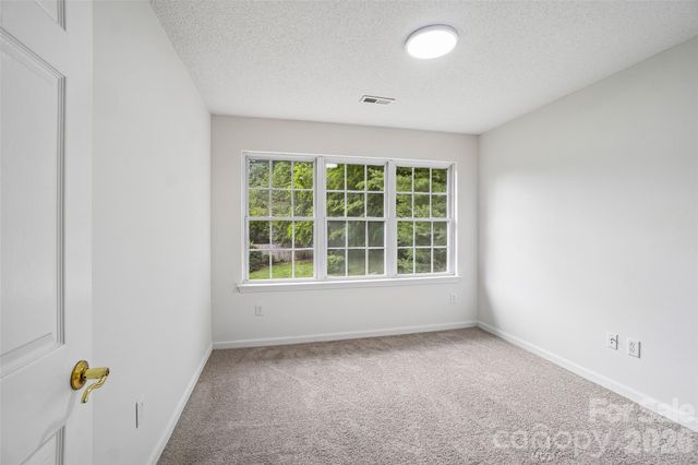 124 Karla Circle, Hendersonville, NC 28739