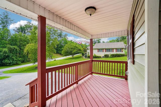 124 Karla Circle, Hendersonville, NC 28739