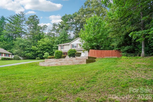 124 Karla Circle, Hendersonville, NC 28739