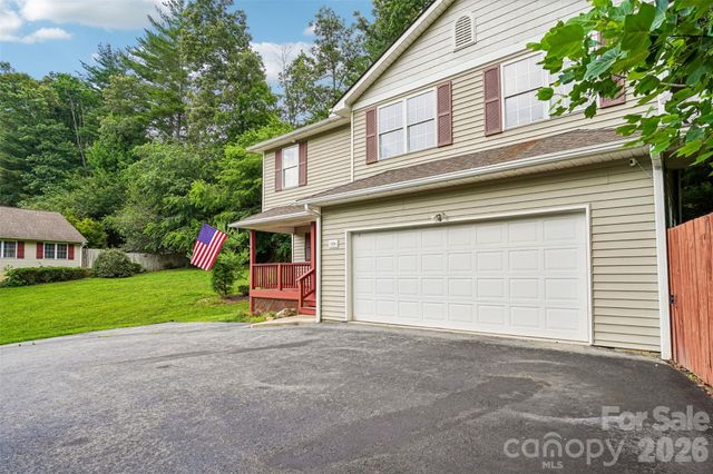 124 Karla Circle, Hendersonville, NC 28739