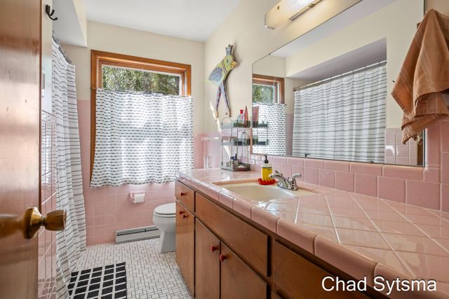 1827 Millbrook Street Se, City Of Grand Rapids, MI 49508