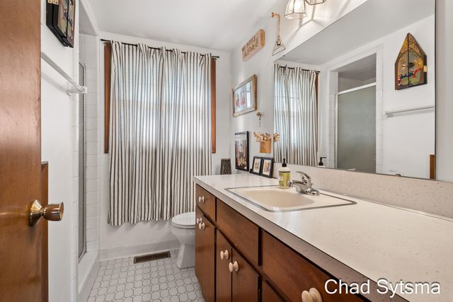 1827 Millbrook Street Se, City Of Grand Rapids, MI 49508