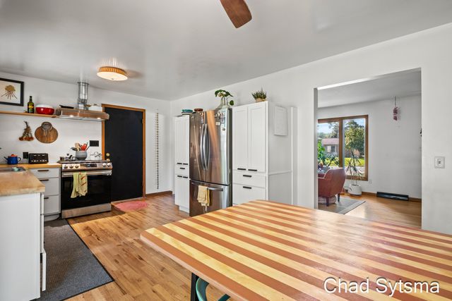 1827 Millbrook Street Se, City Of Grand Rapids, MI 49508