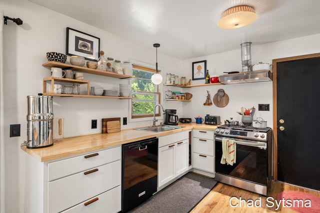 1827 Millbrook Street Se, City Of Grand Rapids, MI 49508