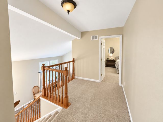 713 Crossland Drive, Grayslake, IL 60030