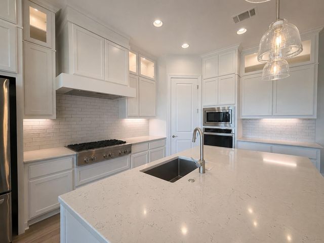 19513 Diversion CIR, Jonestown, TX 78645