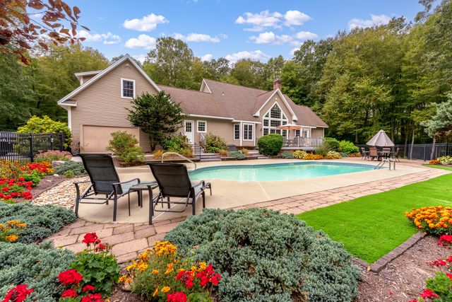 7 Stone Wall Lane, Columbia, CT 06237