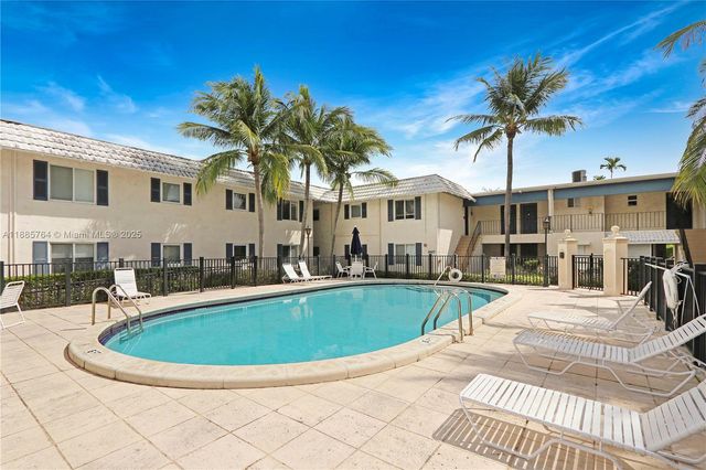 8617 SW 68th Ct 24, Pinecrest, FL 33156