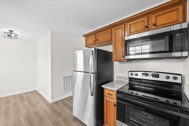 517 Oakmont Dr, Clarksville, TN 37042