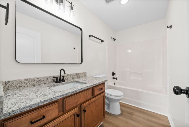 517 Oakmont Dr, Clarksville, TN 37042