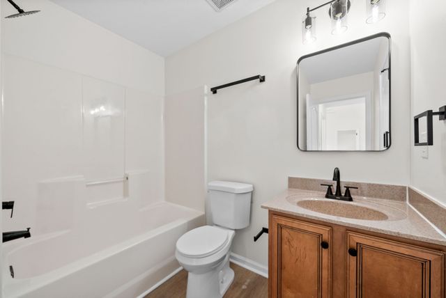 517 Oakmont Dr, Clarksville, TN 37042