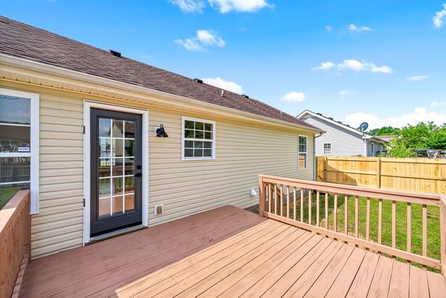 517 Oakmont Dr, Clarksville, TN 37042