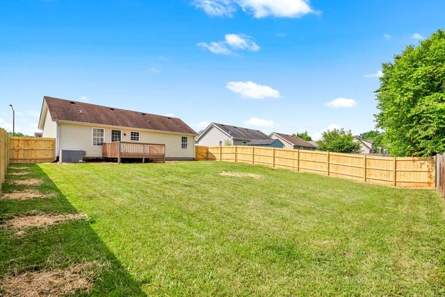 517 Oakmont Dr, Clarksville, TN 37042