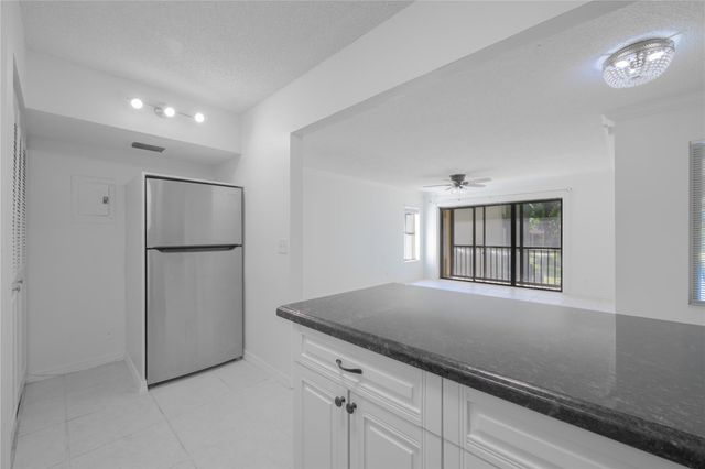 711 Sunny Pine Way B-2, Greenacres, FL 33415