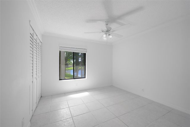 711 Sunny Pine Way B-2, Greenacres, FL 33415