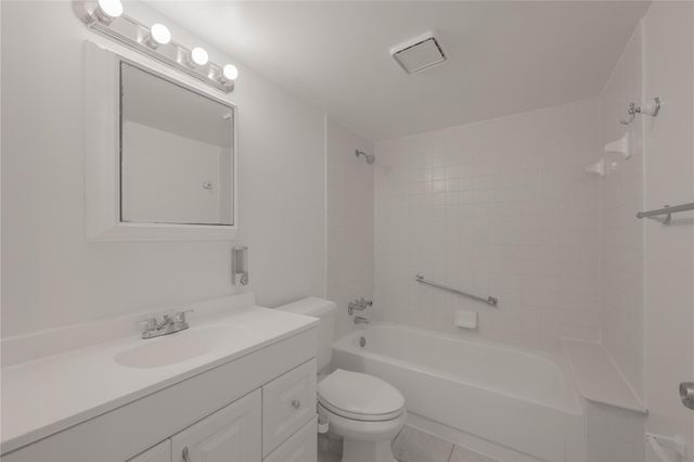 711 Sunny Pine Way B-2, Greenacres, FL 33415