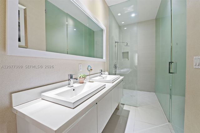 10305 NW 63rd Ter 105, Doral, FL 33178