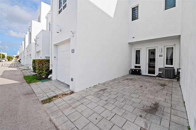 10305 NW 63rd Ter 105, Doral, FL 33178
