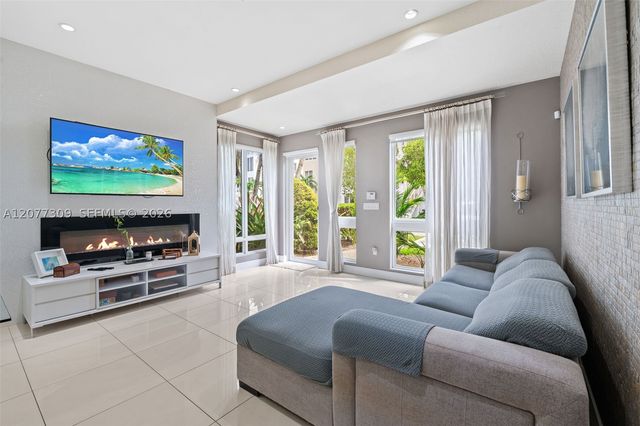10305 NW 63rd Ter 105, Doral, FL 33178