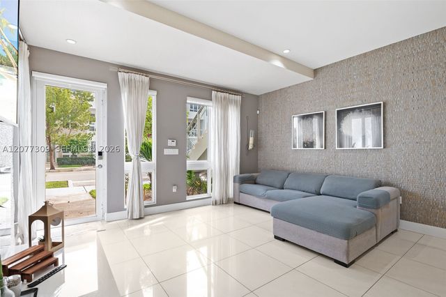 10305 NW 63rd Ter 105, Doral, FL 33178