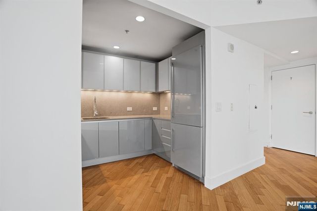 77 Hudson Street 2002, Jersey City, NJ 07302
