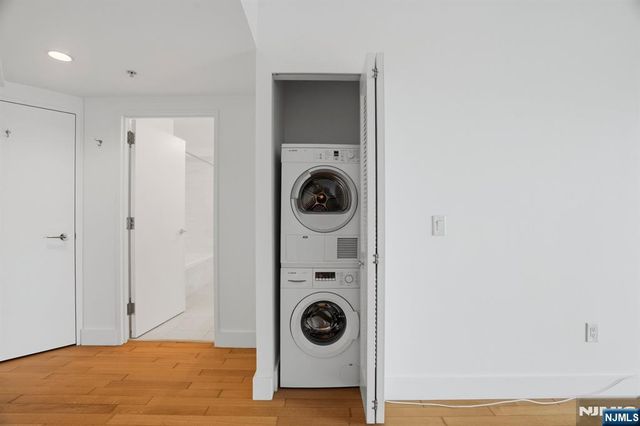 77 Hudson Street 2002, Jersey City, NJ 07302