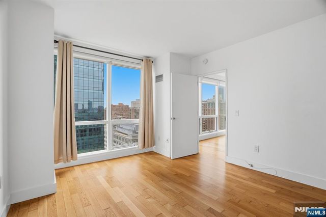 77 Hudson Street 2002, Jersey City, NJ 07302