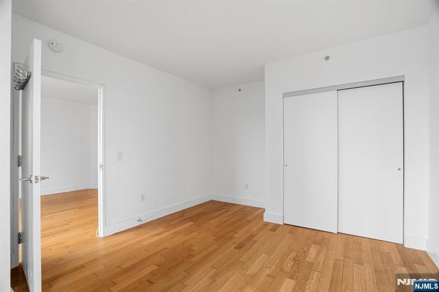 77 Hudson Street 2002, Jersey City, NJ 07302