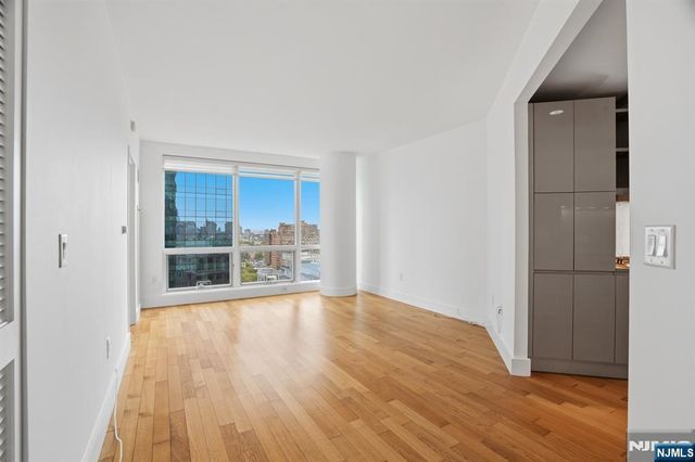 77 Hudson Street 2002, Jersey City, NJ 07302
