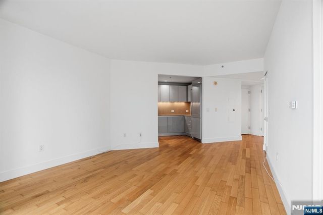 77 Hudson Street 2002, Jersey City, NJ 07302
