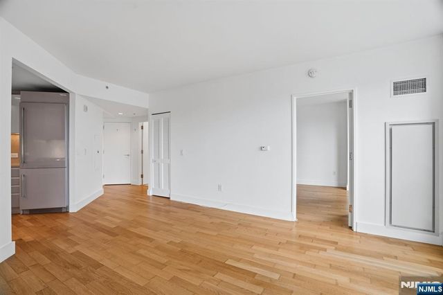 77 Hudson Street 2002, Jersey City, NJ 07302