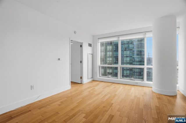 77 Hudson Street 2002, Jersey City, NJ 07302