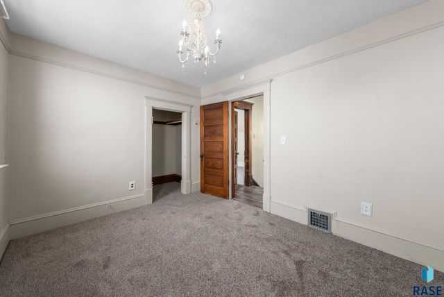 610 S 1st Ave Avenue, Sioux Falls, SD 57104