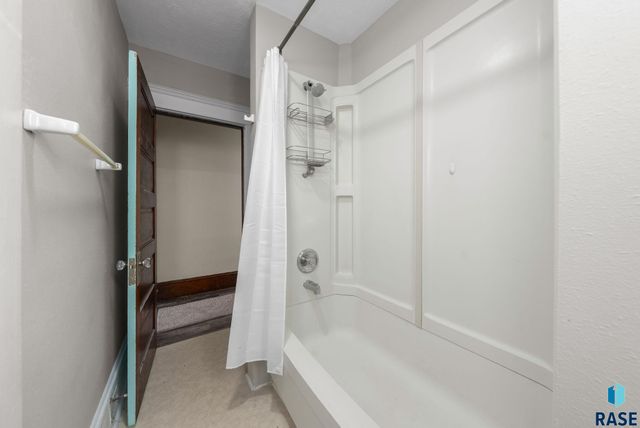 610 S 1st Ave Avenue, Sioux Falls, SD 57104