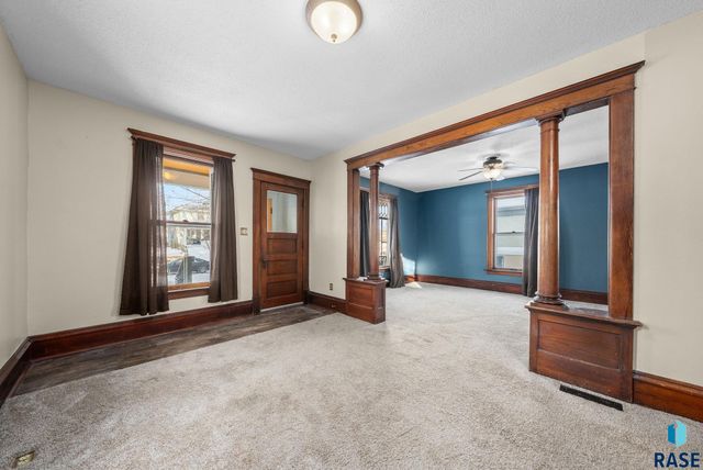 610 S 1st Ave Avenue, Sioux Falls, SD 57104