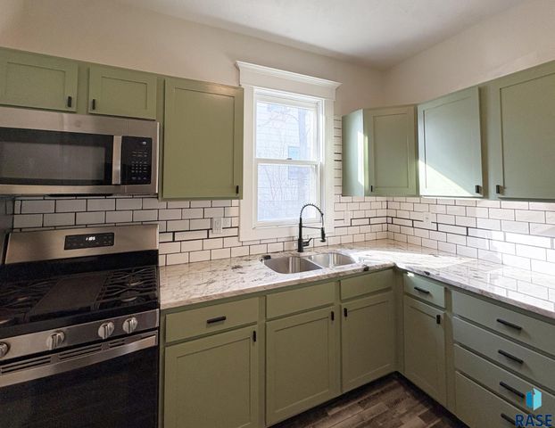 610 S 1st Ave Avenue, Sioux Falls, SD 57104