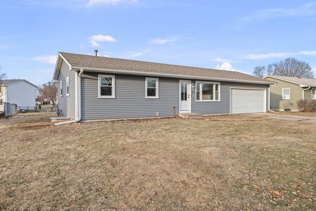 222 S Park View Drive, Park View, IA 52748