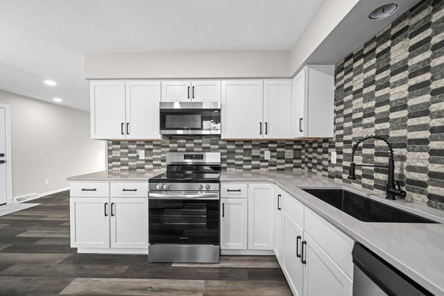 222 S Park View Drive, Park View, IA 52748