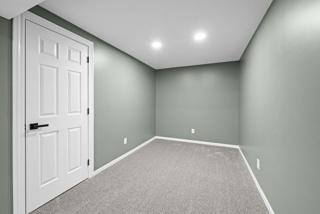 222 S Park View Drive, Park View, IA 52748